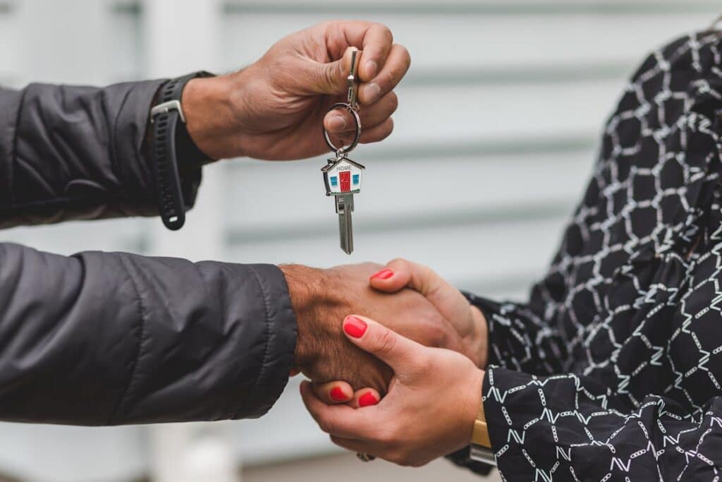 Agent holding keys